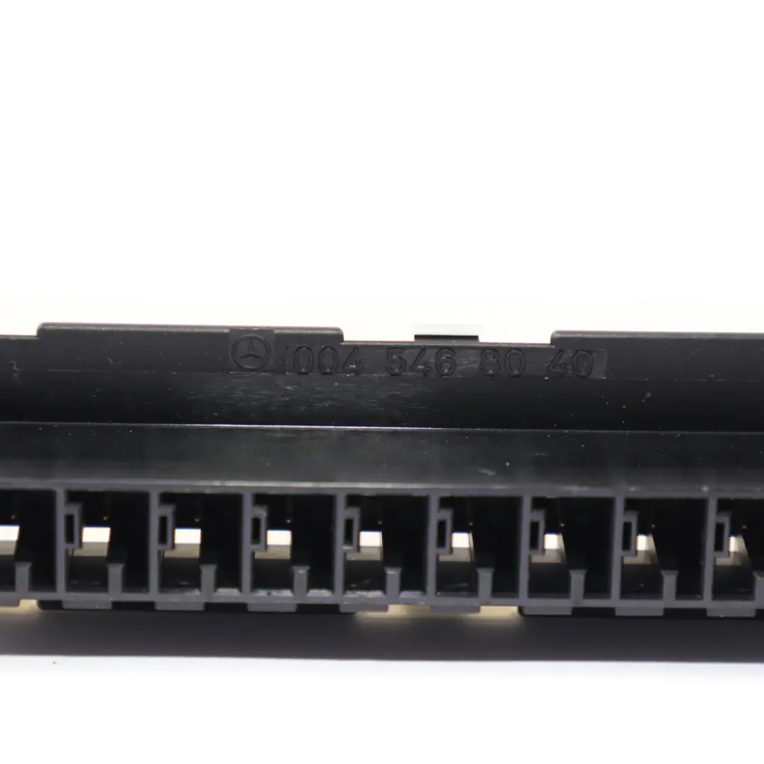 Verteilerkasten Steckdosenleiste für Mercedes W204 W212 W221 mit Teilenummer A0045468040 Mercedes W204 W212 W221 Verteilerkasten Steckdosenleiste - SKU a0045468040 - Teilenummer A0045468040