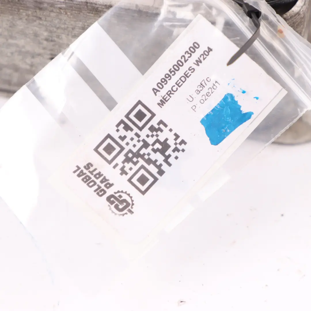 OM642 Chłodniczka Chłodnica Oleju Wymiennik do Mercedes W204 W212 o numerze A0995002300 Mercedes W204 W212 OM642 Chłodniczka Chłodnica Oleju Wymiennik - SKU A0995002300 - Numer Części A0995002300