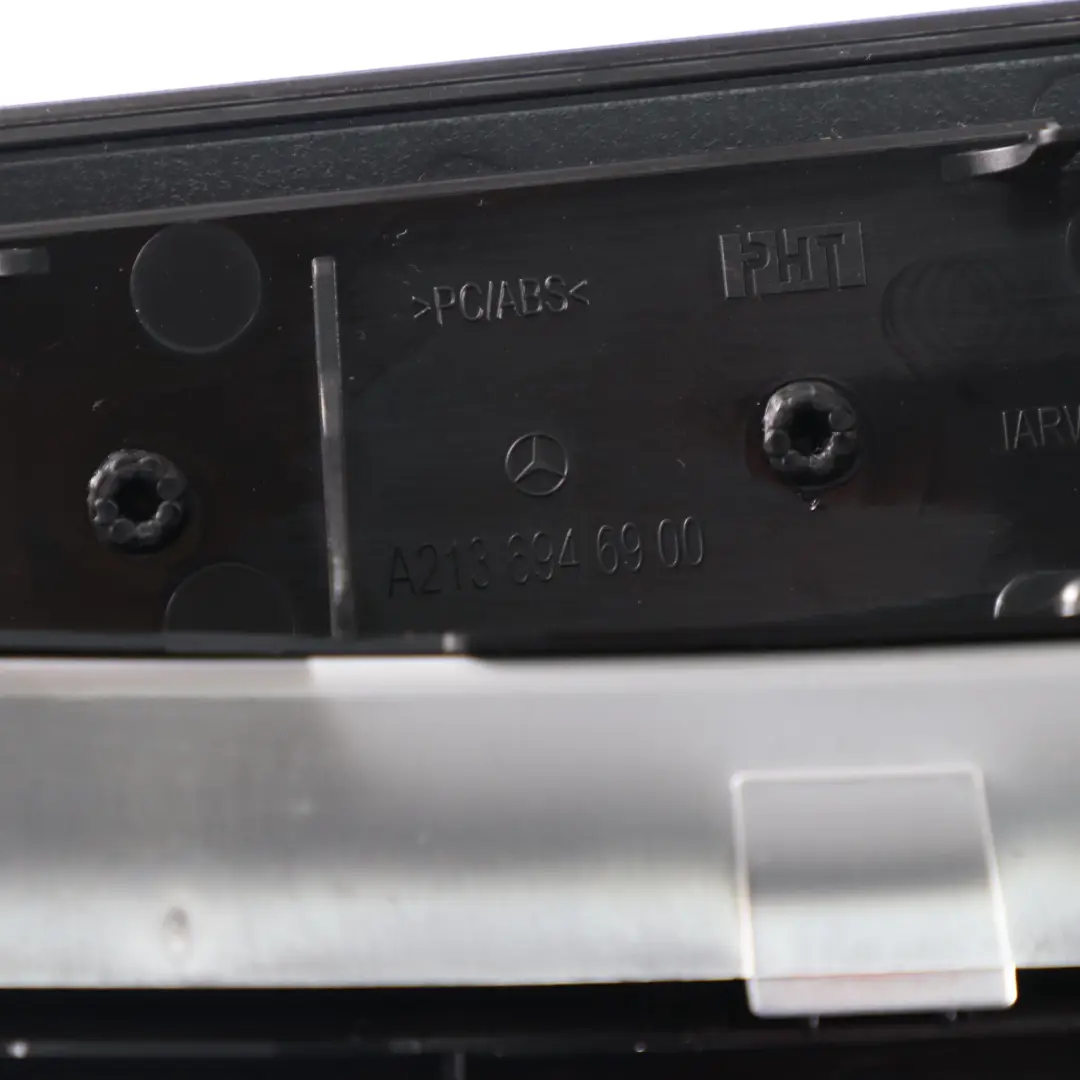 Luce di stop aggiuntiva terza luce freno posteriore per Mercedes W213 con numero di parte A0999064301 Mercedes W213 Luce di stop aggiuntiva terza luce freno posteriore - SKU A0999064301 - Numero di parte A0999064301