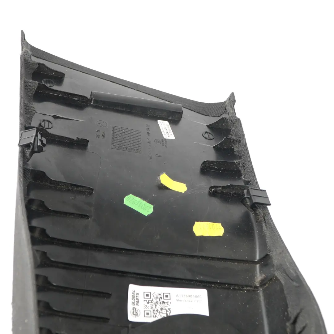 Couvercle garniture supérieure pilier B droite noir pour Mercedes C117 à propos du numéro de pièce A1176905800 Mercedes C117 Couvercle garniture supérieure pilier B droite noir - SKU A1176905800 - Numéro de pièce A1176905800