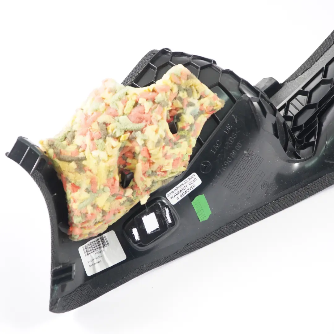 Couvre pilier arrière droit noir pour Mercedes C117 à propos du numéro de pièce A1176906000 Mercedes C117 Couvre pilier arrière droit noir - SKU A1176906000 - Numéro de pièce A1176906000