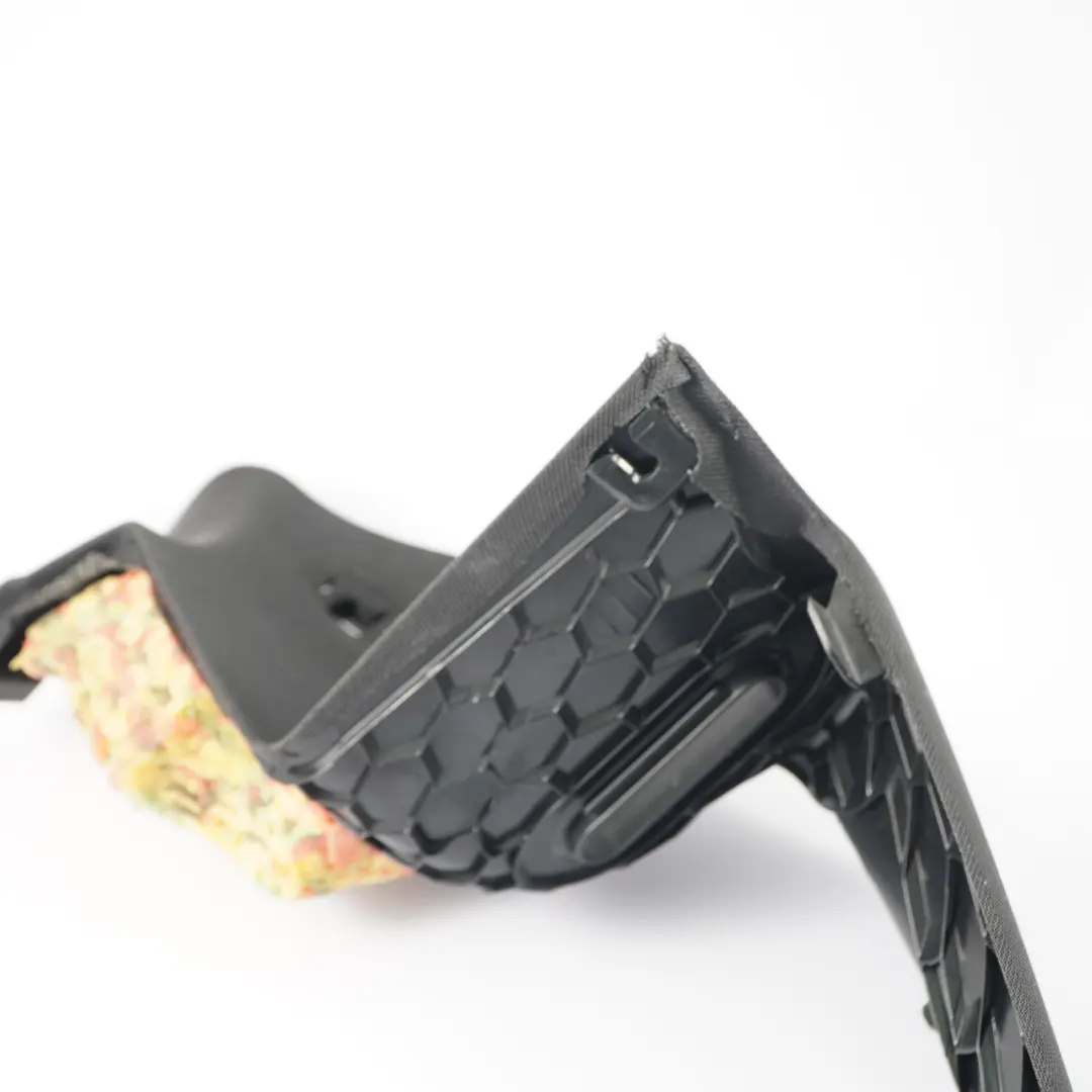 Couvre pilier arrière droit noir pour Mercedes C117 à propos du numéro de pièce A1176906000 Mercedes C117 Couvre pilier arrière droit noir - SKU A1176906000 - Numéro de pièce A1176906000