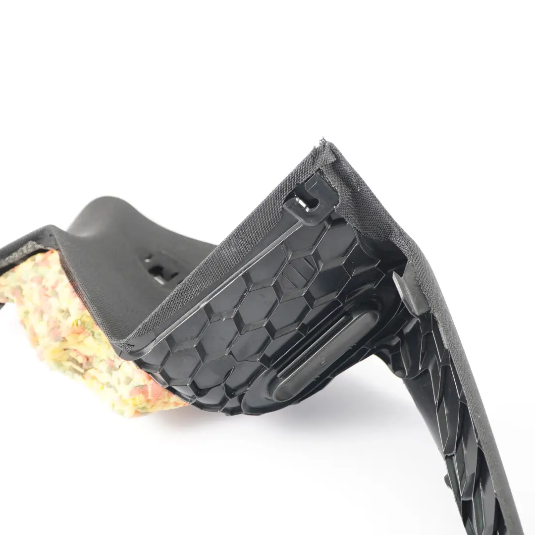 Couvre pilier arrière droit noir pour Mercedes C117 à propos du numéro de pièce A1176906000 Mercedes C117 Couvre pilier arrière droit noir - SKU A1176906000 - Numéro de pièce A1176906000