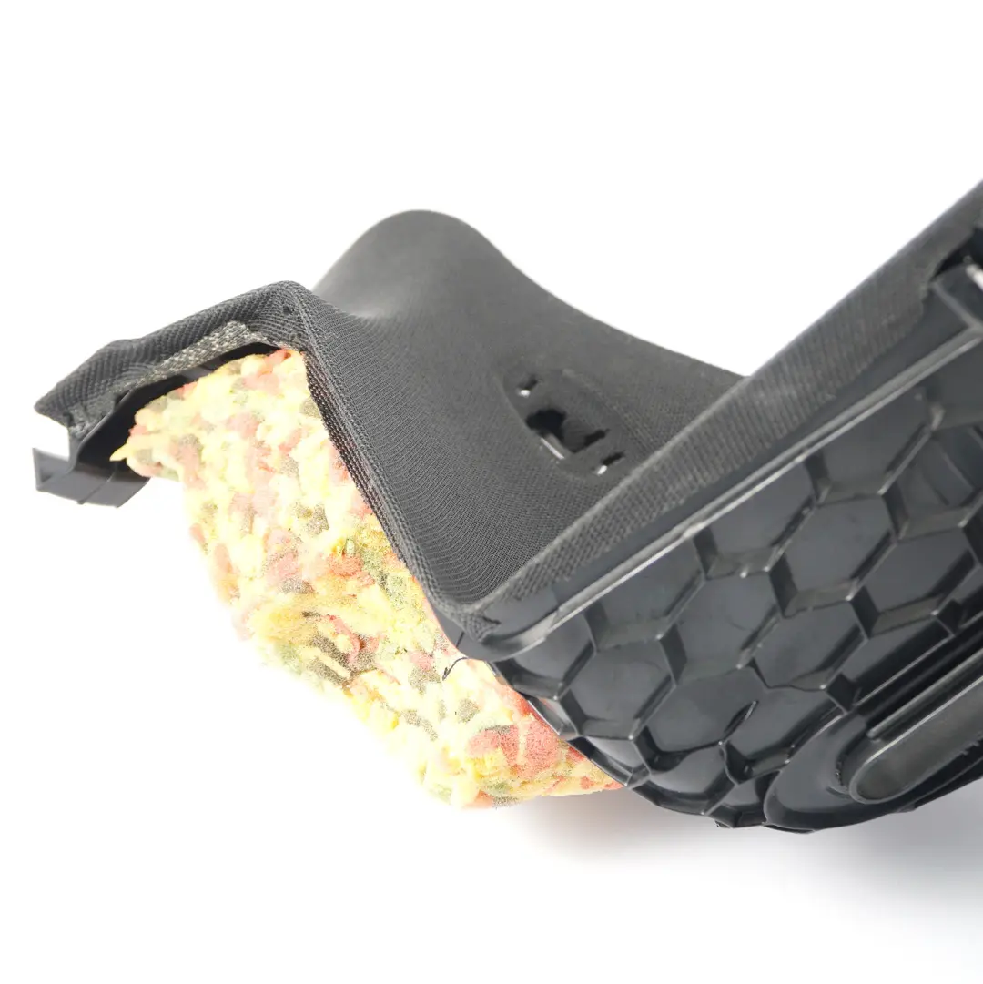 Embellecedor Pilar C Trasero Derecho Negro para Mercedes C117 con número de pieza A1176906000 Mercedes C117 Embellecedor Pilar C Trasero Derecho Negro - SKU A1176906000 - Número de pieza A1176906000