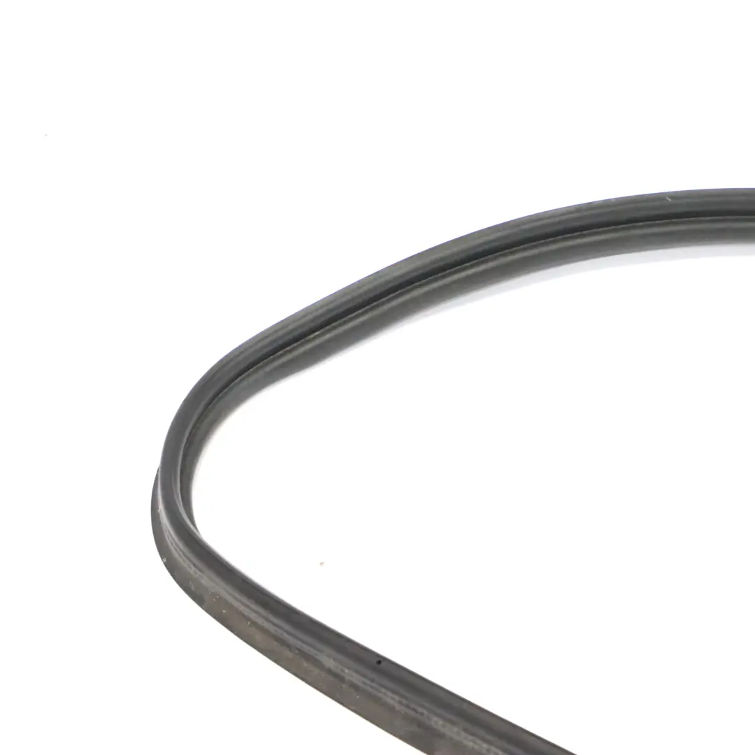 Guarnizione portellone bagagliaio per Mercedes C117 con numero di parte A1176930200 Mercedes C117 Guarnizione portellone bagagliaio - SKU A1176930200 - Numero di parte A1176930200