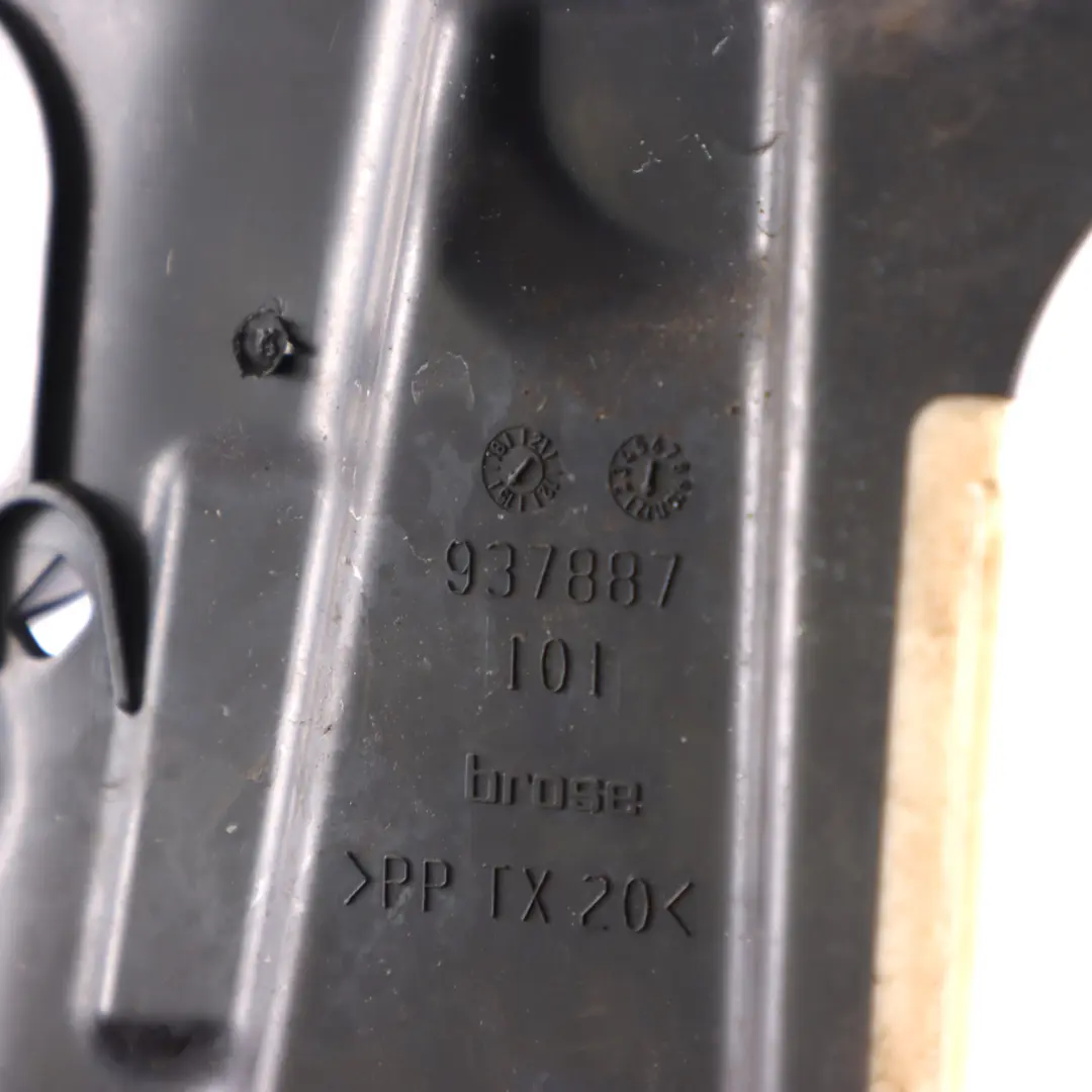 Mercedes C117 Odpływ Spust Wody Przednich Drzwi Lewy - SKU A1177220195 - Numer Części A1177220195