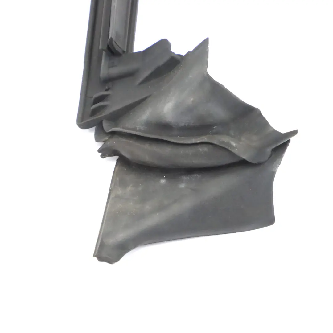 Rail d'étanchéité vitre porte Avant Gauche Intérieur pour Mercedes C117 à propos du numéro de pièce A1177250165 Mercedes C117 Rail d'étanchéité vitre porte Avant Gauche Intérieur - SKU A1177250165 - Numéro de pièce A1177250165