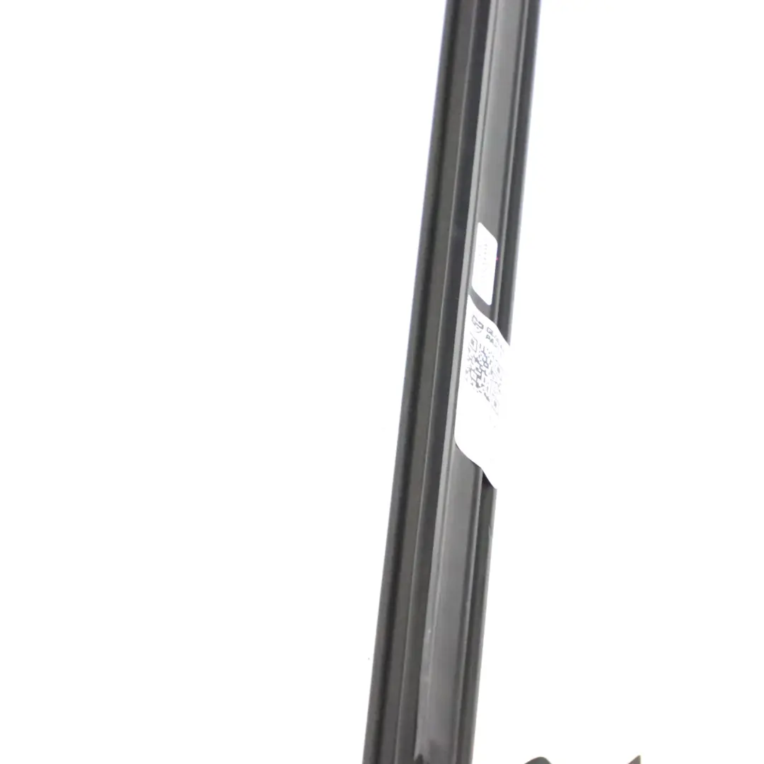 Rail d'étanchéité vitre porte Avant Gauche Intérieur pour Mercedes C117 à propos du numéro de pièce A1177250165 Mercedes C117 Rail d'étanchéité vitre porte Avant Gauche Intérieur - SKU A1177250165 - Numéro de pièce A1177250165