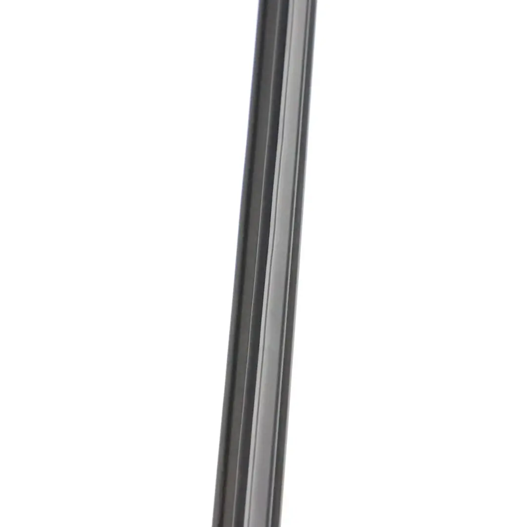 Tür-Fenster-Dichtschiene vorne links innen für Mercedes C117 mit Teilenummer A1177250165 Mercedes C117 Tür-Fenster-Dichtschiene vorne links innen - SKU A1177250165 - Teilenummer A1177250165