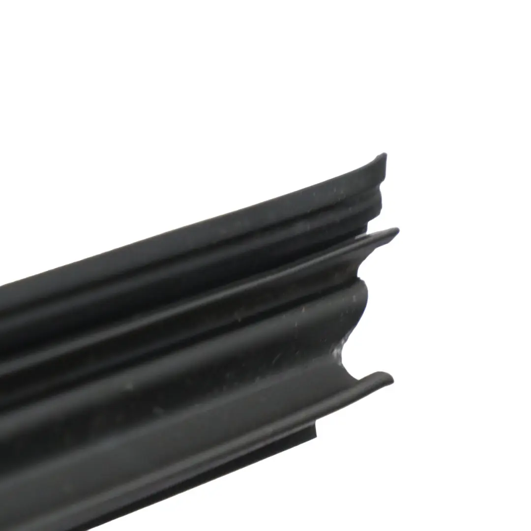 Junta Ventana Puerta Delantera Derecha Sellado para Mercedes C117 con número de pieza A1177250265 Mercedes C117 Junta Ventana Puerta Delantera Derecha Sellado - SKU A1177250265 - Número de pieza A1177250265