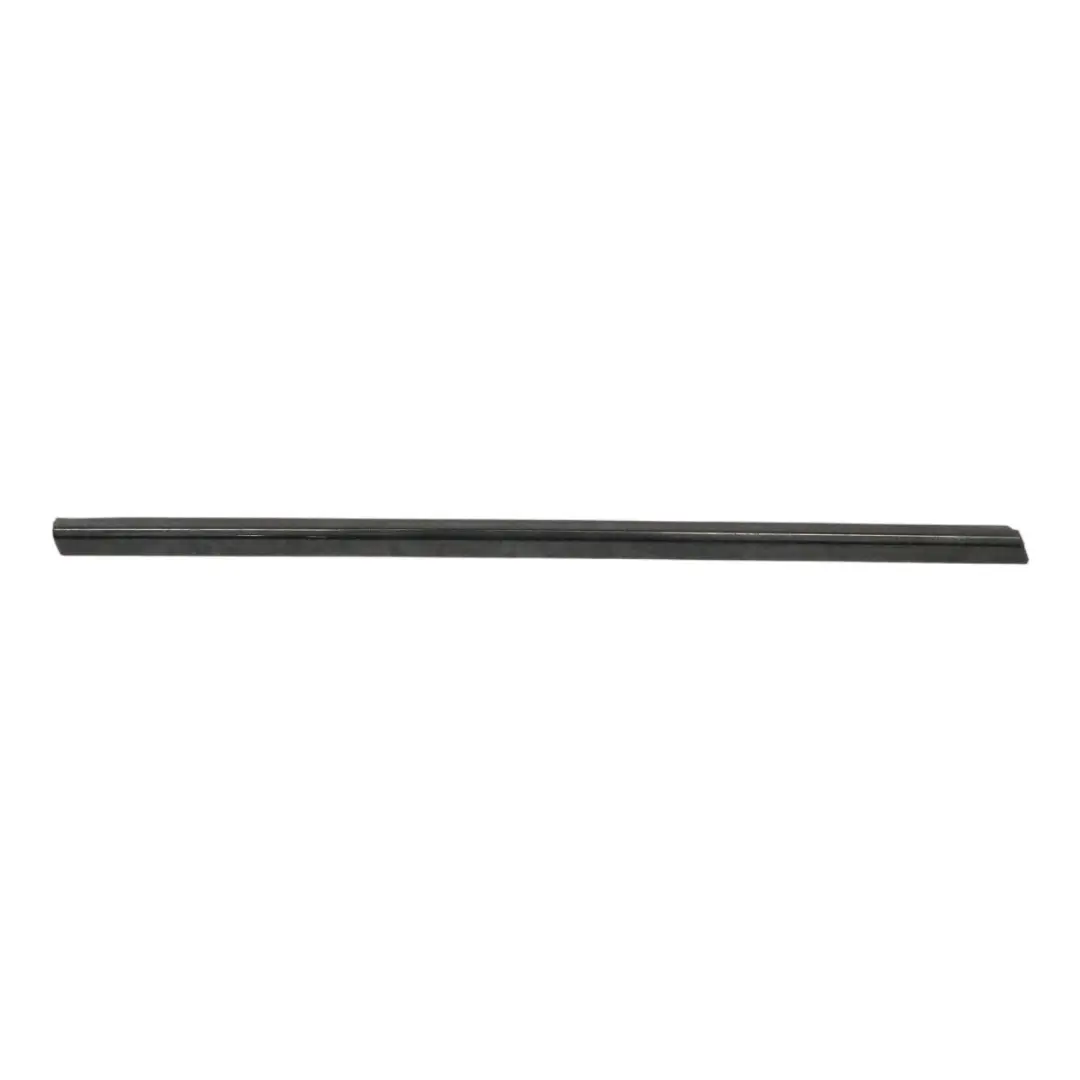 Striscia rivestimento finestrino anteriore destro per Mercedes CLA C117 con numero di parte A1177250482 Mercedes CLA C117 Striscia rivestimento finestrino anteriore destro - SKU a1177250482 - Numero di parte A1177250482