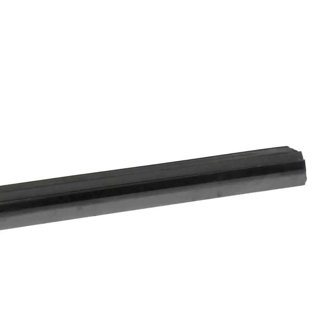 Striscia rivestimento finestrino anteriore destro per Mercedes CLA C117 con numero di parte A1177250482 Mercedes CLA C117 Striscia rivestimento finestrino anteriore destro - SKU a1177250482 - Numero di parte A1177250482