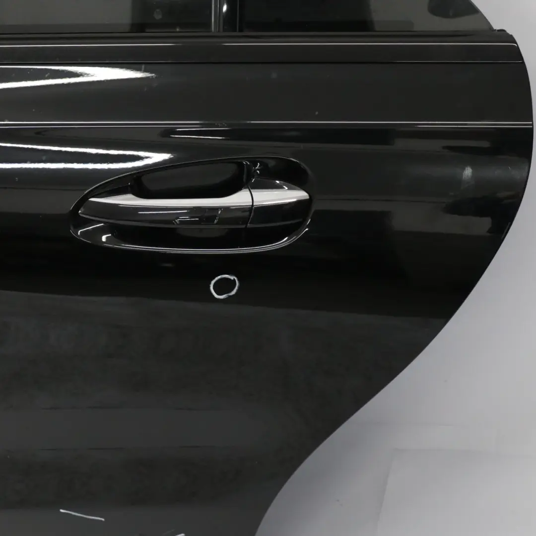Tür Hinten Links Kosmos Cosmic Schwarz Metallic - 191 für Mercedes CLA C117 mit Teilenummer A1177300105 Mercedes CLA C117 Tür Hinten Links Kosmos Cosmic Schwarz Metallic - 191 - SKU A1177300105-KB - Teilenummer A1177300105