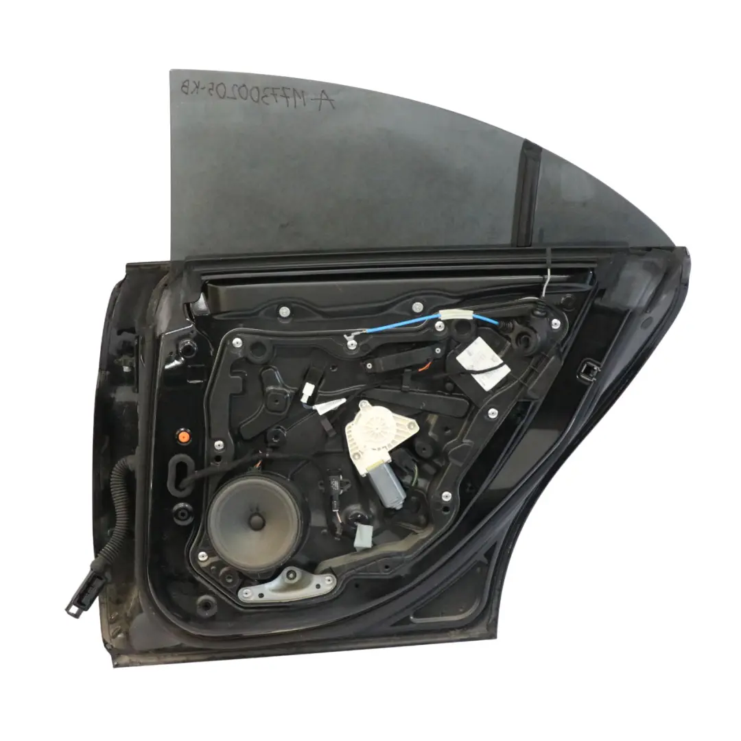 Porta posteriore destra Kosmos Cosmic Black Metallic - 191 per Mercedes CLA C117 con numero di parte A1177300205 Mercedes CLA C117 Porta posteriore destra Kosmos Cosmic Black Metallic - 191 - SKU A1177300205-KB - Numero di parte A1177300205