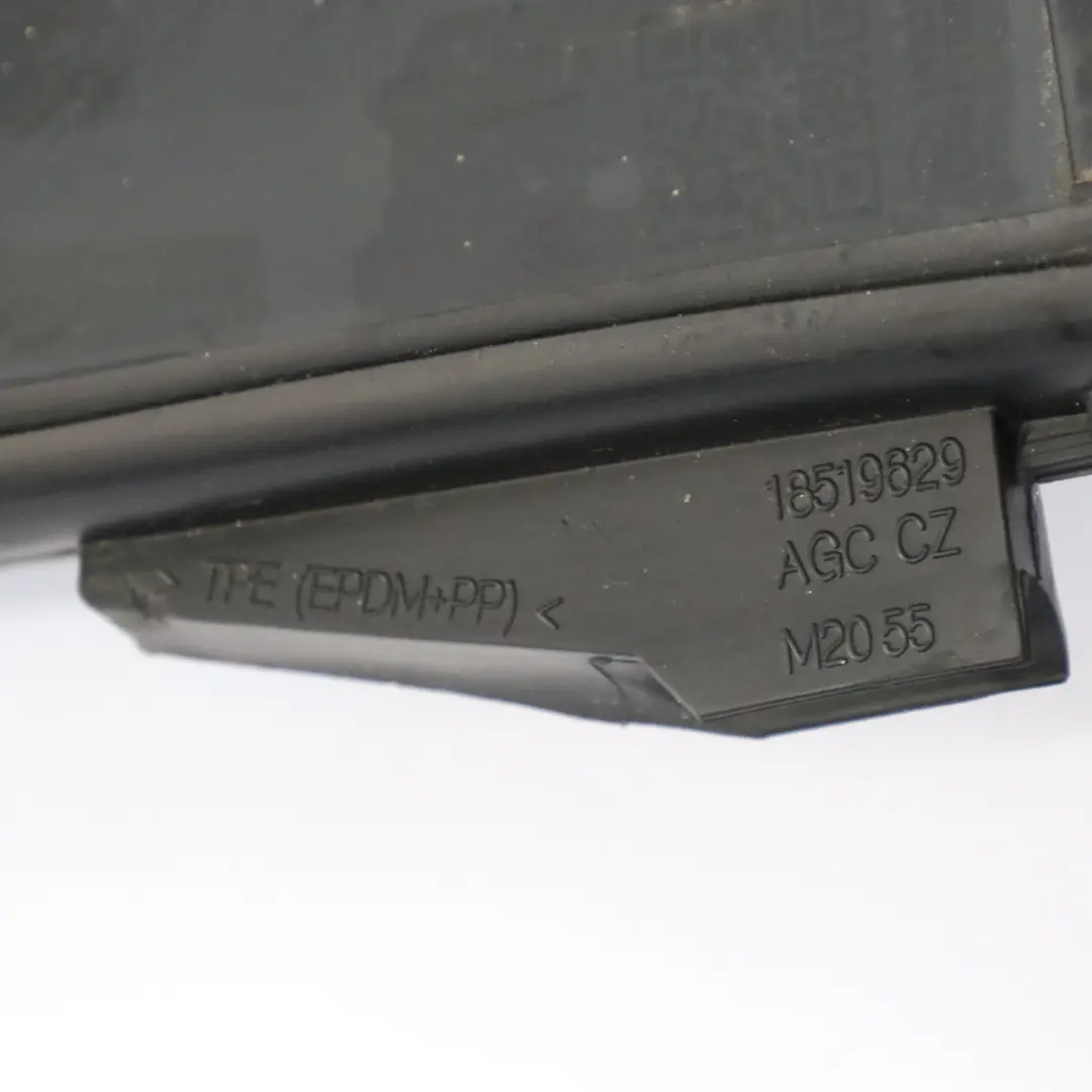 Quartiere Porta Vetro Posteriore Destro Finestra Nero per Mercedes X117 con numero di parte A1177300455 Mercedes X117 Quartiere Porta Vetro Posteriore Destro Finestra Nero - SKU A1177300455 - Numero di parte A1177300455