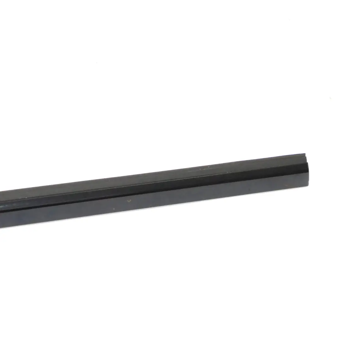 Mercedes C117 Guarnizione Guida Finestra Porta Posteriore Destra - SKU A1177350482 - Numero di parte A1177350482