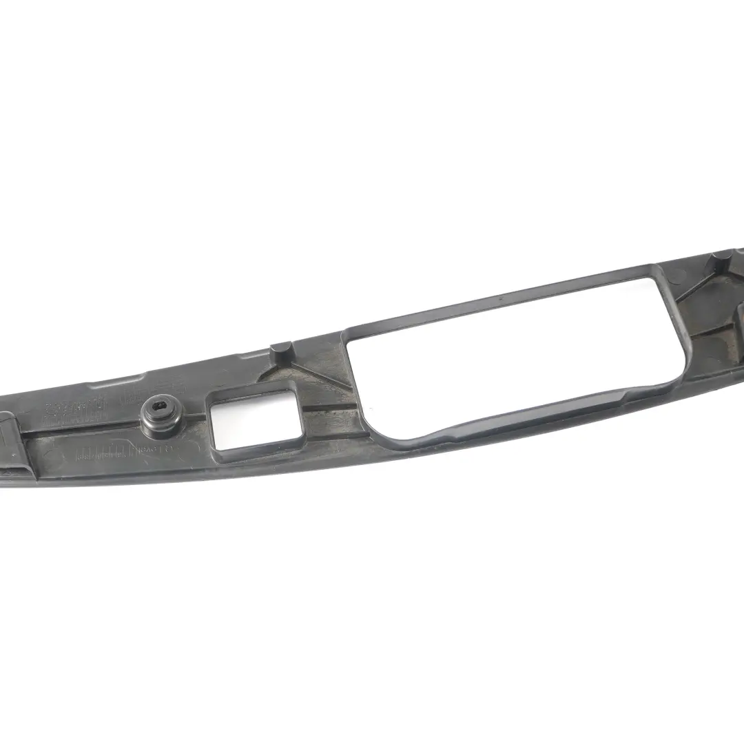 Listwa Klapy Bagażnika do Mercedes C117 o numerze a1177500093 Mercedes C117 Listwa Klapy Bagażnika - SKU A1177500093 - Numer Części a1177500093