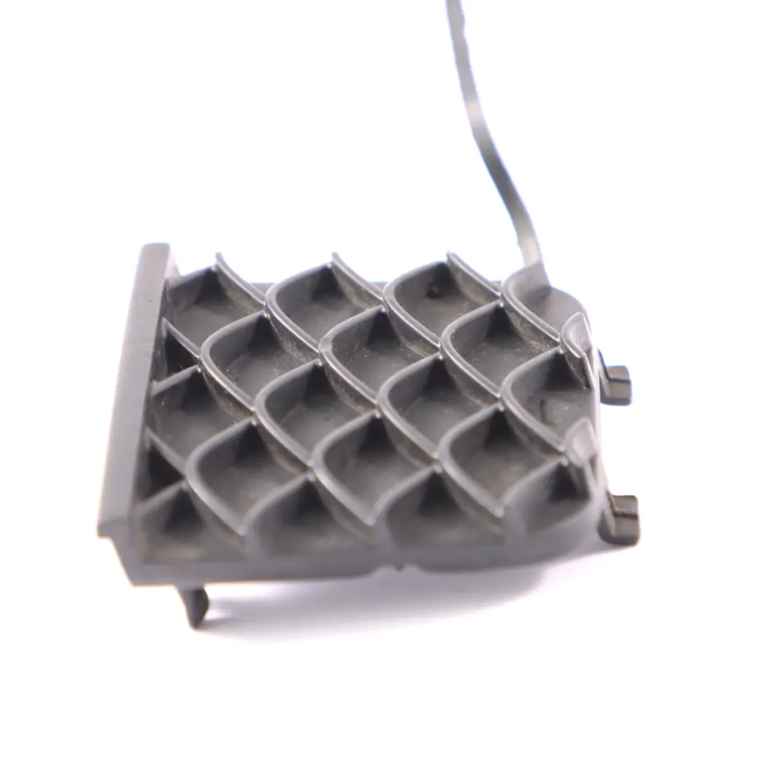 Zaślepka Ucha Holowniczego Tylnego Zderzaka do Mercedes C117 o numerze A1178852422 Mercedes C117 Zaślepka Ucha Holowniczego Tylnego Zderzaka - SKU A1178852422 - Numer Części A1178852422