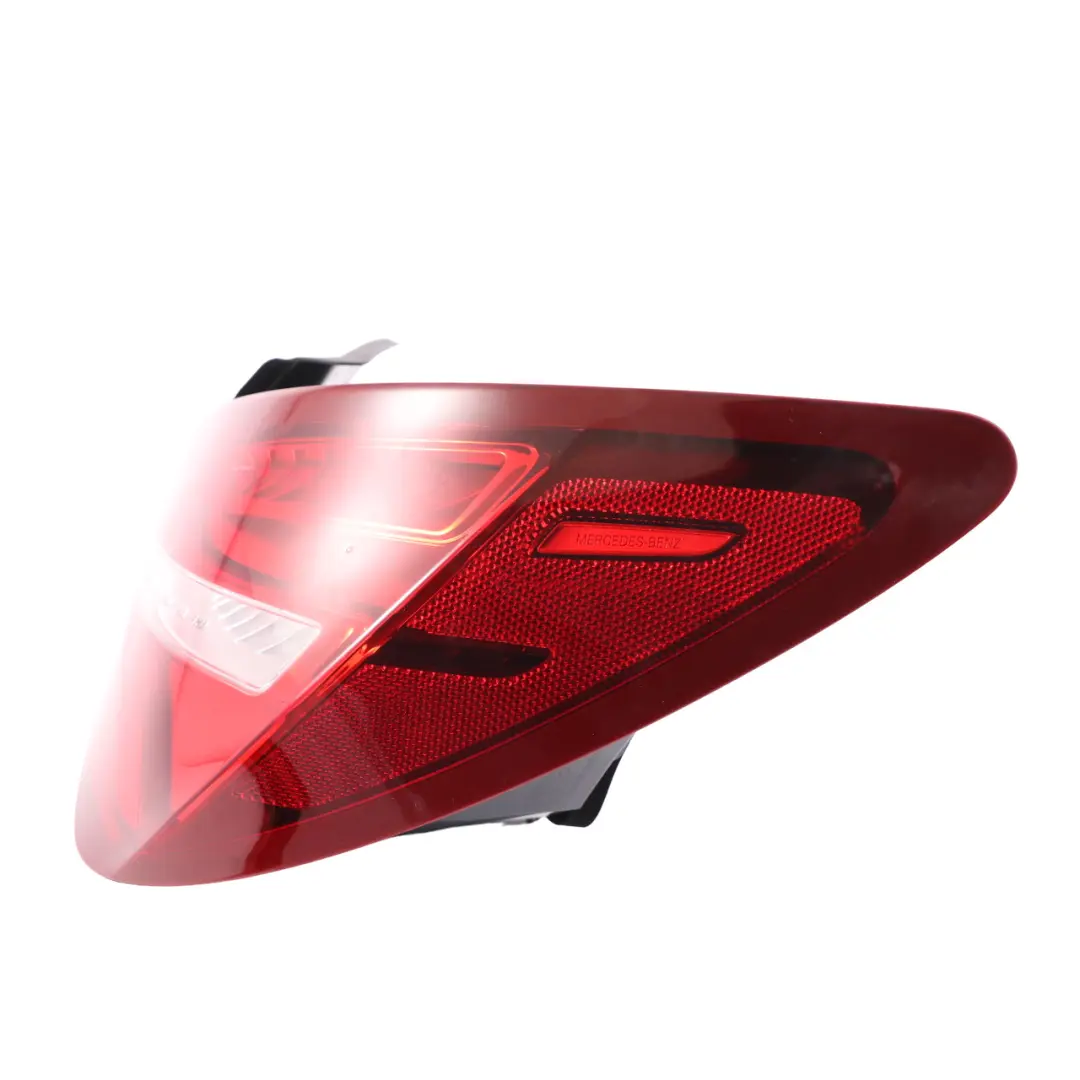 Feu arrière droit Panneau latéral Feu arrière pour Mercedes CLA C117 à propos du numéro de pièce A1179064000 Mercedes CLA C117 Feu arrière droit Panneau latéral Feu arrière - SKU A1179064000 - Numéro de pièce A1179064000