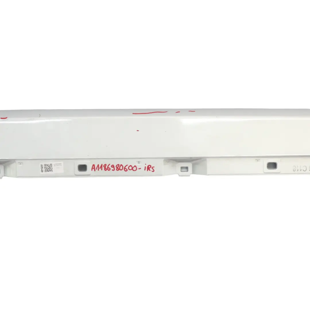 Mercedes C118 Faldón lateral AMG Cubre umbral puerta derech Iridium Silver - 775 - SKU A1186980600-IRS - Número de pieza A1186980600