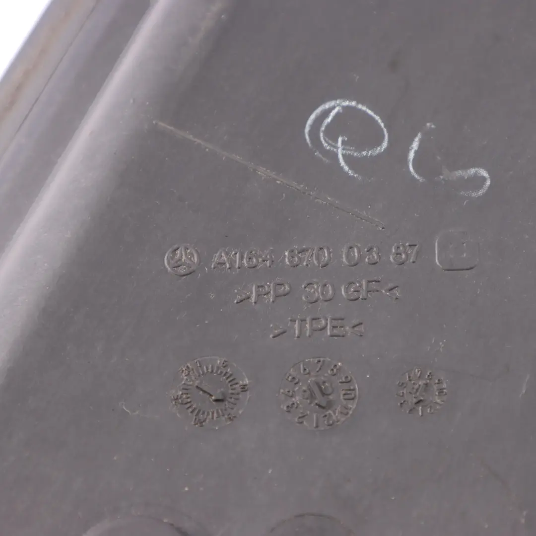 Osłona Listwa Uszczelka Tylnej Szyby Lewej do Mercedes X164 o numerze A1646700387 Mercedes X164 Osłona Listwa Uszczelka Tylnej Szyby Lewej - SKU A1646700387 - Numer Części A1646700387