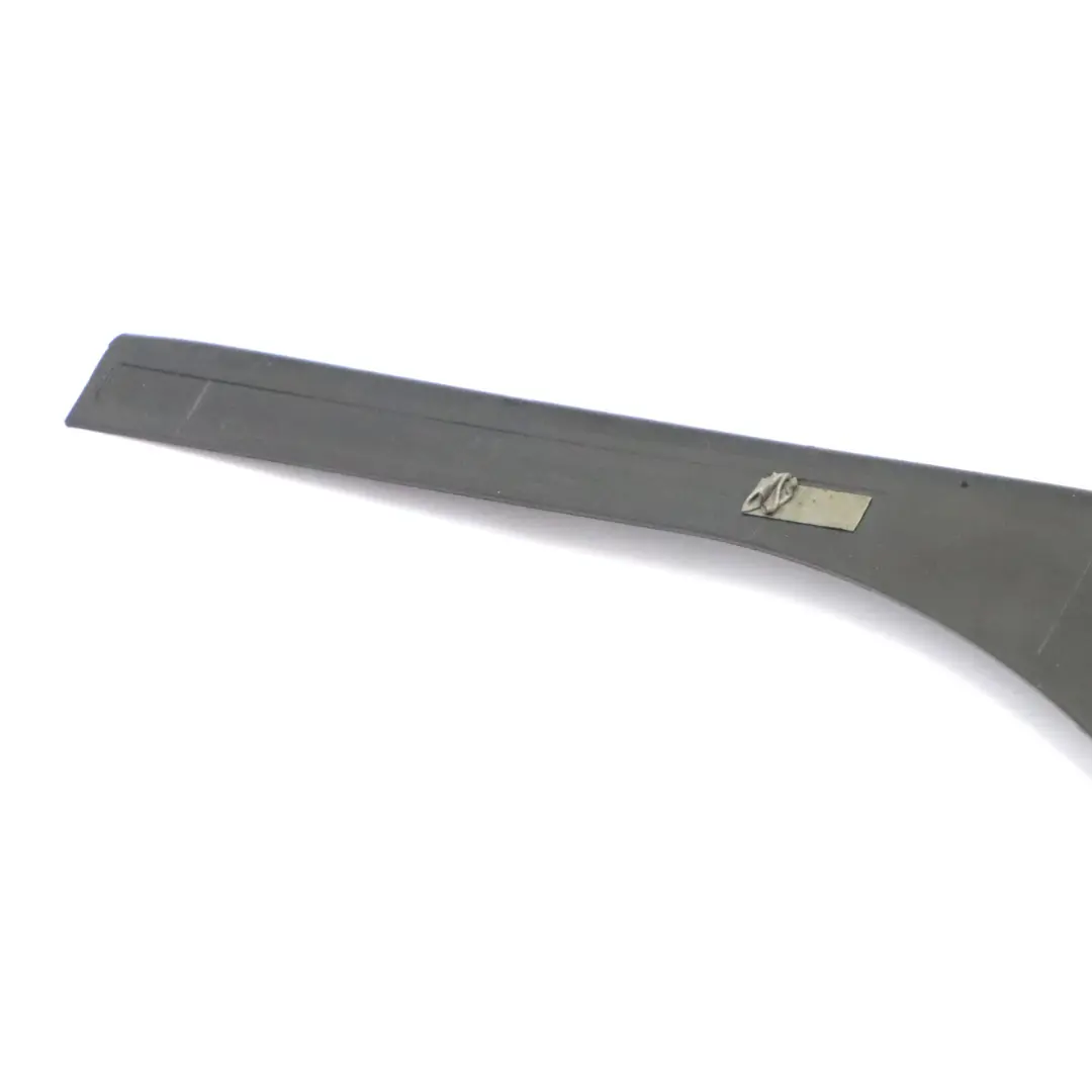 Cuarto Trim Molding Trasero Derecho para Mercedes X164 con número de pieza A1646700487 Mercedes X164 Cuarto Trim Molding Trasero Derecho - SKU A1646700487 - Número de pieza A1646700487