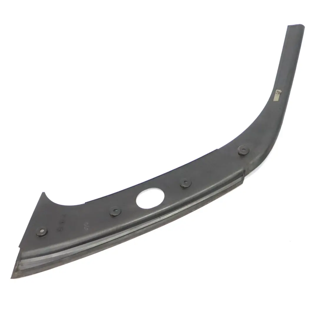 Mercedes X164 Moulure d'habillage de custode arrière droite - SKU A1646700487 - Numéro de pièce A1646700487