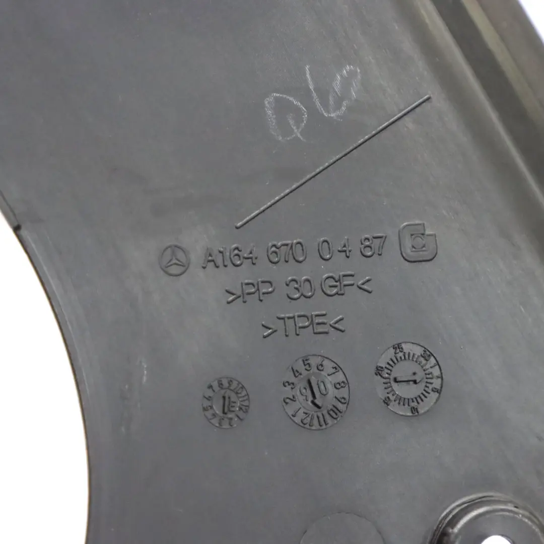 Listwa Osłona Szyby Prawy Tył do Mercedes X164 o numerze A1646700487 Mercedes X164 Listwa Osłona Szyby Prawy Tył - SKU A1646700487 - Numer Części A1646700487