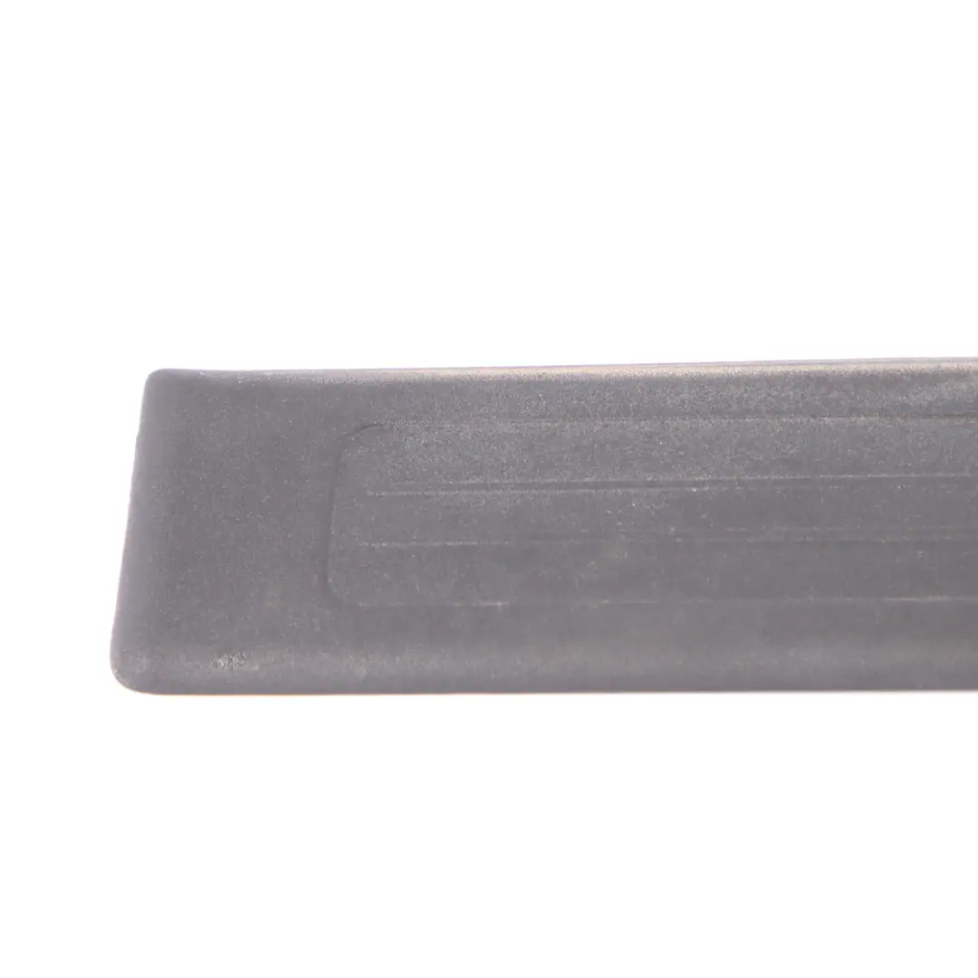 Couvercle seuil d'entrée extérieur avant gauche noir pour Mercedes X164 à propos du numéro de pièce A1646800335 Mercedes X164 Couvercle seuil d'entrée extérieur avant gauche noir - SKU A1646800335 - Numéro de pièce A1646800335