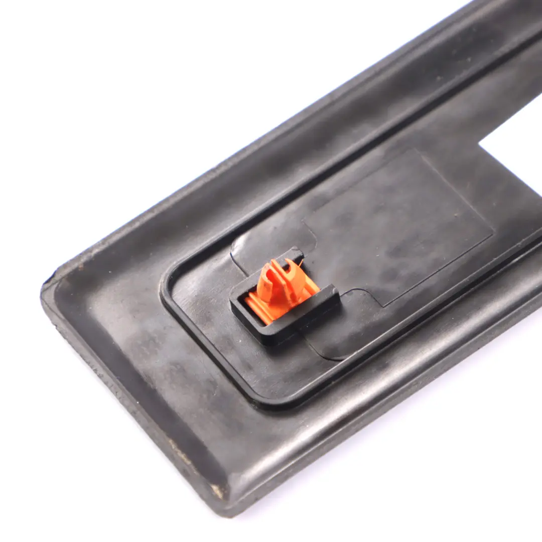 Rivestimento del gradino della soglia anteriore destro per Mercedes X164 con numero di parte A1646800435 Mercedes X164 Rivestimento del gradino della soglia anteriore destro - SKU A1646800435 - Numero di parte A1646800435