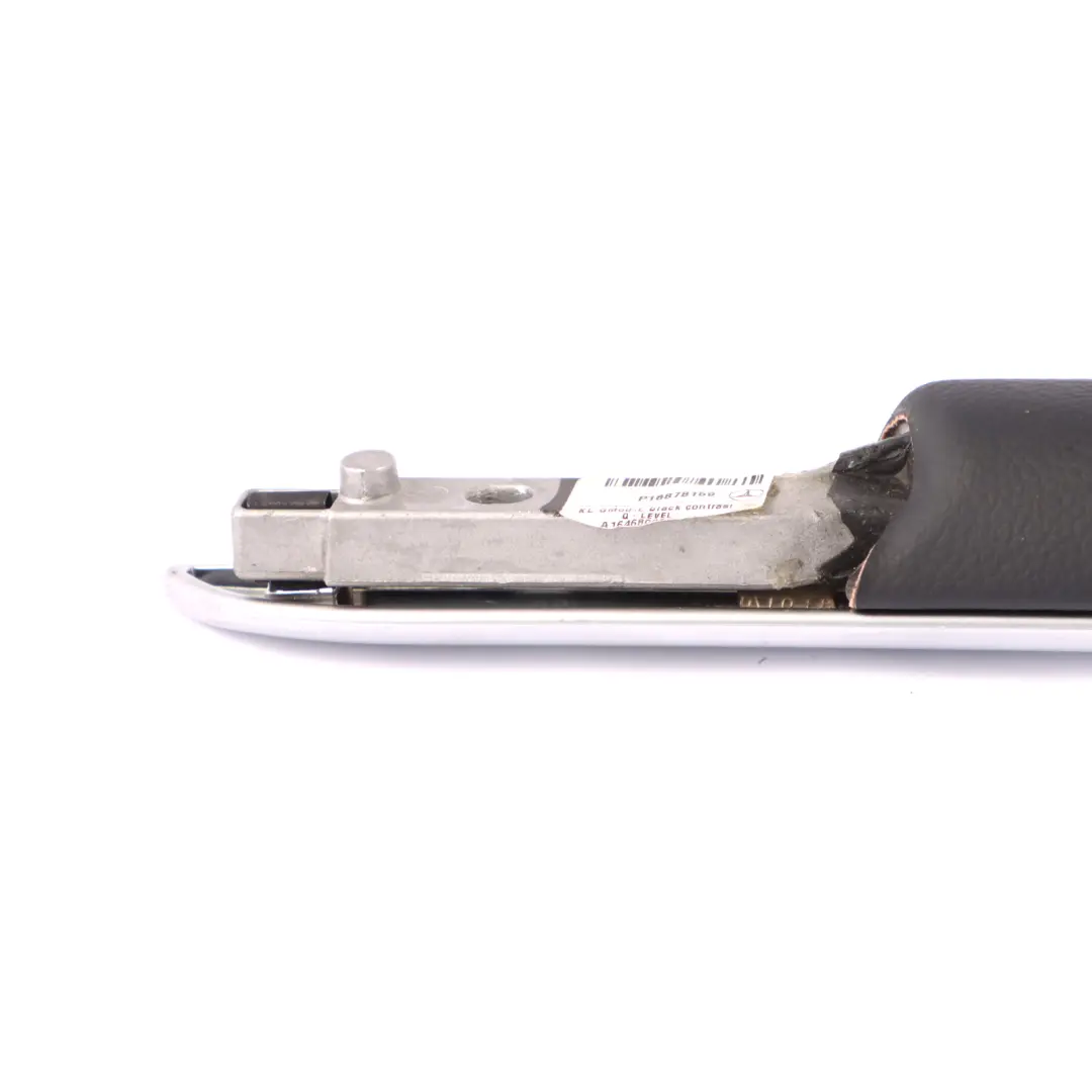 Maniglia tunnel console centrale sinistra nera per Mercedes X164 con numero di parte A1646800570 Mercedes X164 Maniglia tunnel console centrale sinistra nera - SKU A1646800570 - Numero di parte A1646800570