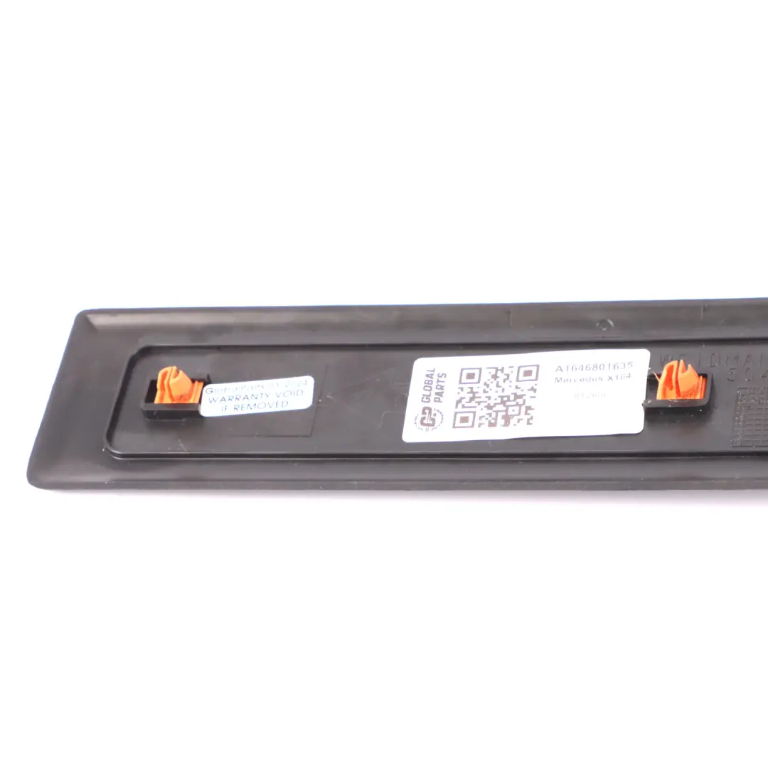 Couvercle seuil Mercedes X164 Bande extérieure arrière gauche Noir pour à propos du numéro de pièce A1646801635 Couvercle seuil Mercedes X164 Bande extérieure arrière gauche Noir - SKU A1646801635 - Numéro de pièce A1646801635