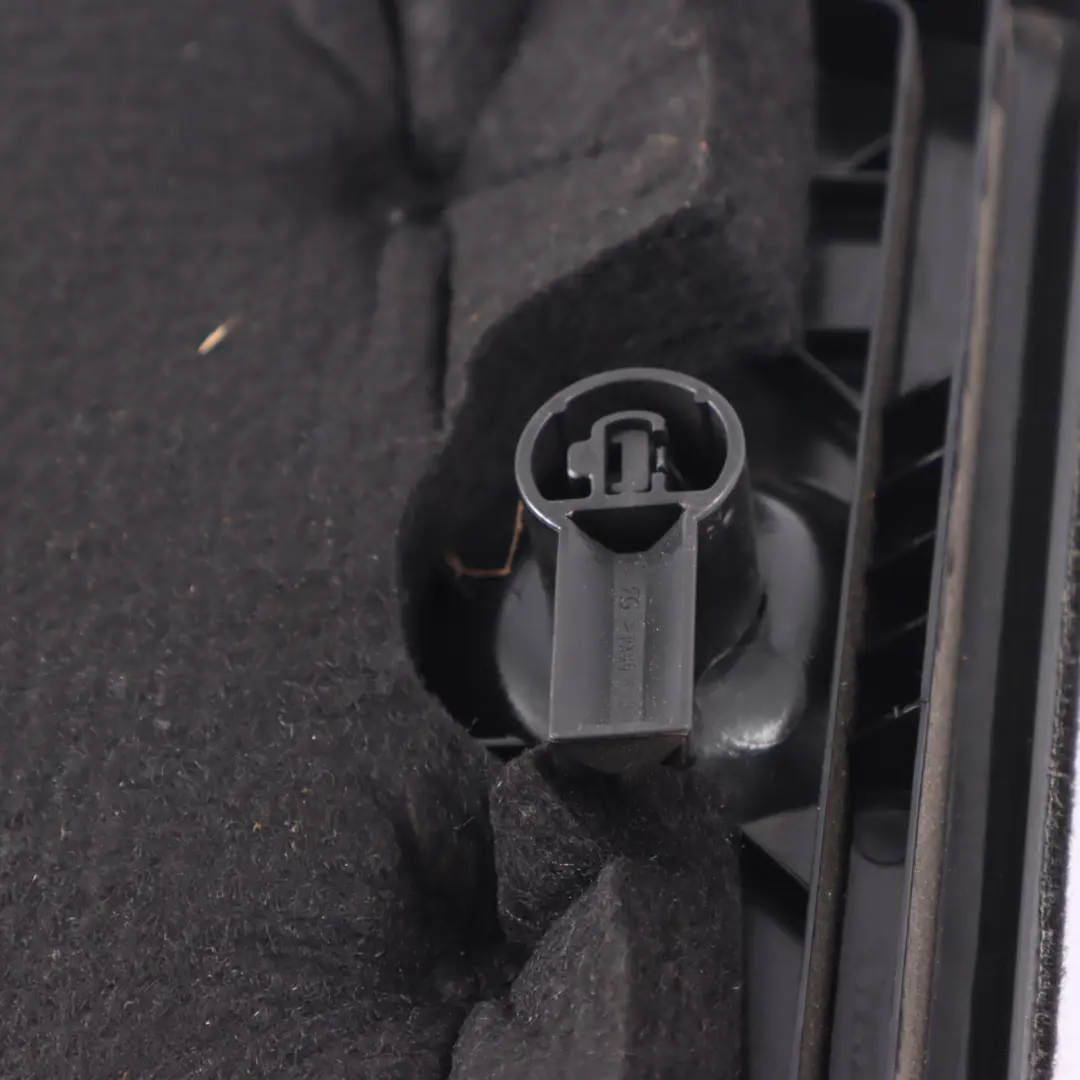 Mercedes ML X164 Tapa del panel lateral del maletero Derecha Negro - SKU A1646901825 - Número de pieza A1646901825