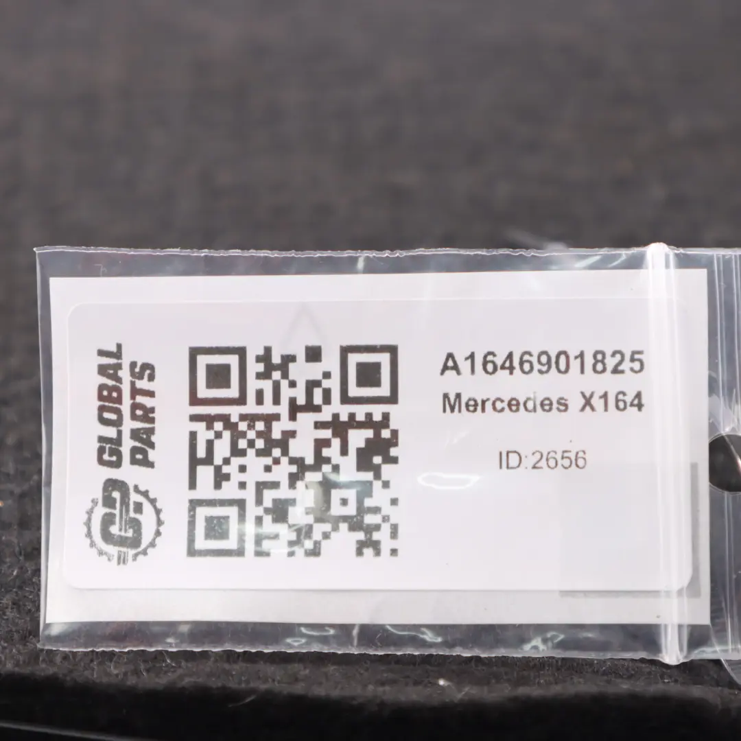 Tapa del panel lateral del maletero Derecha Negro para Mercedes ML X164 con número de pieza A1646901825 Mercedes ML X164 Tapa del panel lateral del maletero Derecha Negro - SKU A1646901825 - Número de pieza A1646901825