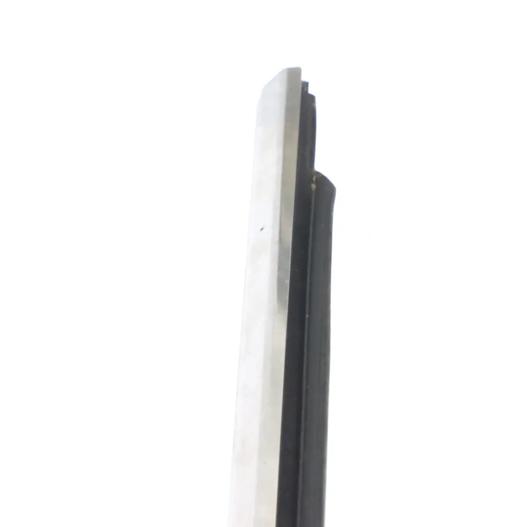 Viertel Fenster Formteil Trim Dichtung hinten links für Mercedes X164 mit Teilenummer A1646905380 Mercedes X164 Viertel Fenster Formteil Trim Dichtung hinten links - SKU A1646905380 - Teilenummer A1646905380