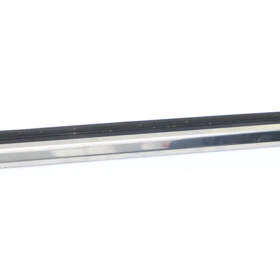 Modanatura vetro finestrino quarto posteriore destro per Mercedes X164 con numero di parte A1646905480 Mercedes X164 Modanatura vetro finestrino quarto posteriore destro - SKU A1646905480 - Numero di parte A1646905480