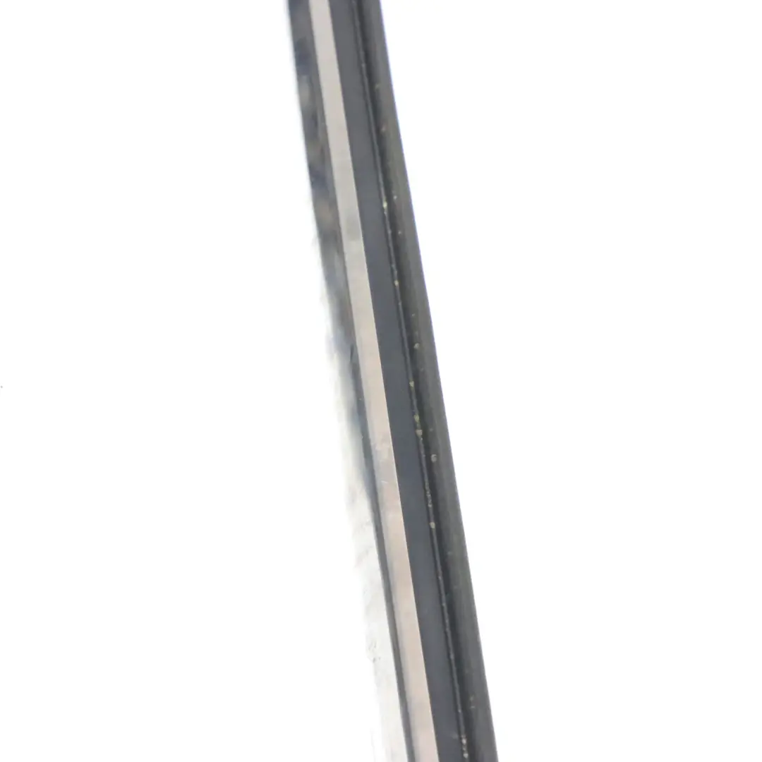 Moldura Cuarto Ventana Vidrio Trasero Derecho para Mercedes X164 con número de pieza A1646905480 Mercedes X164 Moldura Cuarto Ventana Vidrio Trasero Derecho - SKU A1646905480 - Número de pieza A1646905480