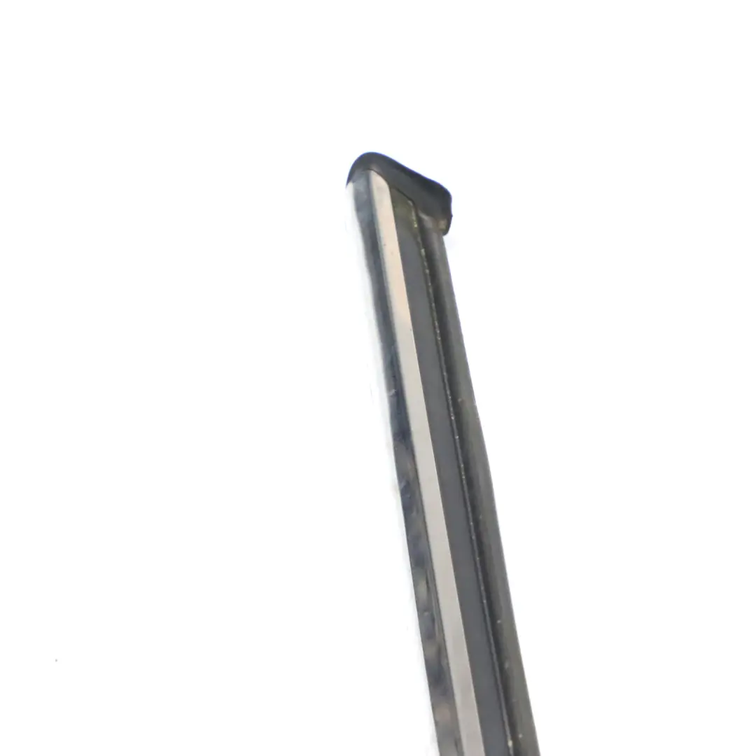 Moulage Garniture de Vitre de Quartier Arrière Droite pour Mercedes X164 à propos du numéro de pièce A1646905480 Mercedes X164 Moulage Garniture de Vitre de Quartier Arrière Droite - SKU A1646905480 - Numéro de pièce A1646905480