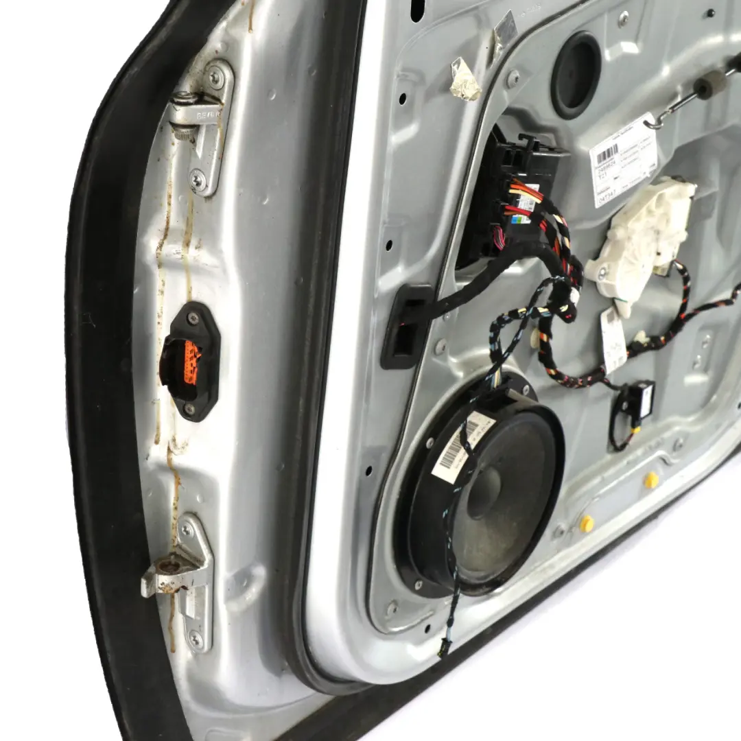 Drzwi Prawe Przednie Iridium Silber Silver Metalik - 775 do Mercedes ML W164 o numerze A1647201005 Mercedes ML W164 Drzwi Prawe Przednie Iridium Silber Silver Metalik - 775 - SKU A1647201005-IRS - Numer Części A1647201005