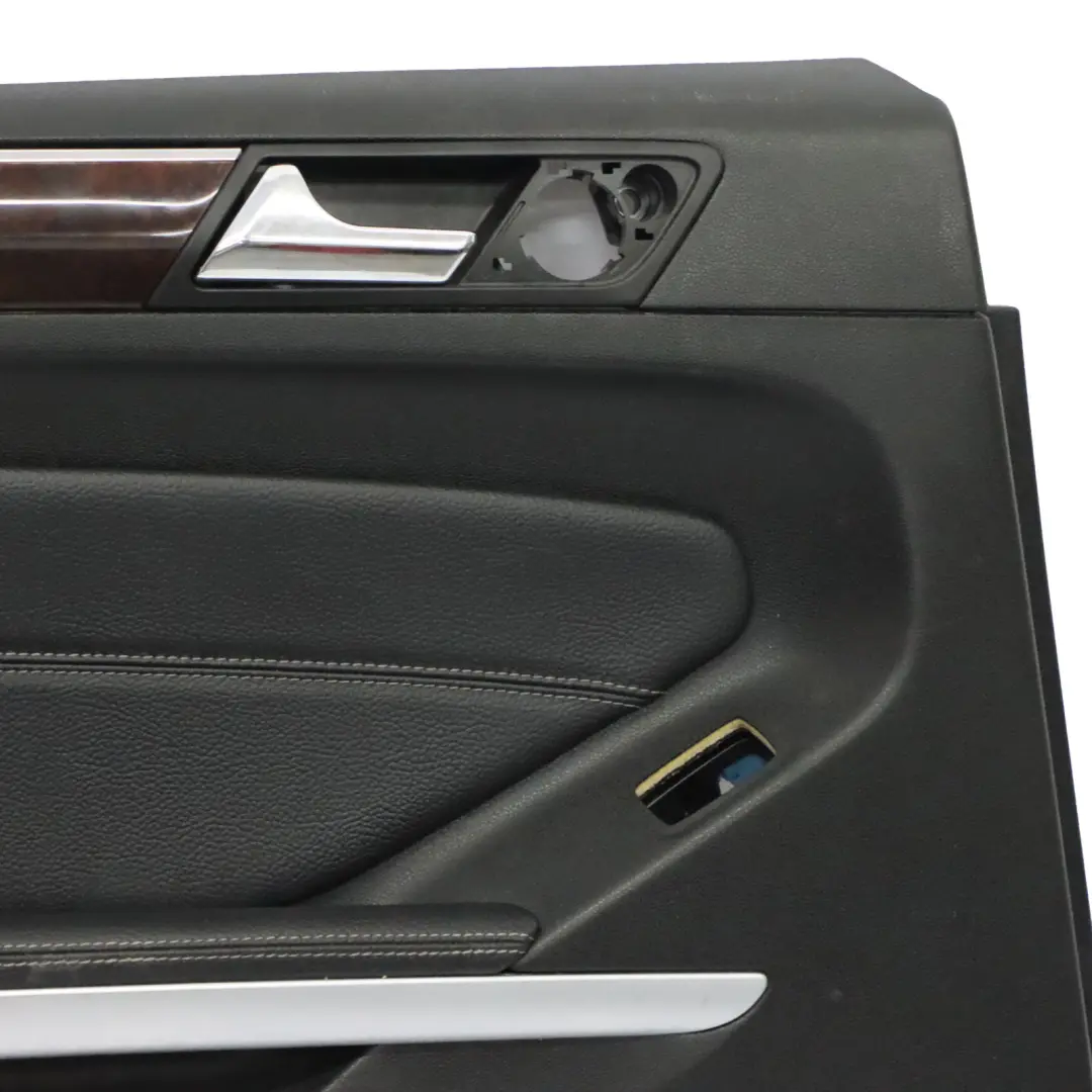 Tira decorativa puerta trasera izquierda Cuero negro plateado para Mercedes GL X164 con número de pieza A1647300770 Mercedes GL X164 Tira decorativa puerta trasera izquierda Cuero negro plateado - SKU A1647300770 - Número de pieza A1647300770