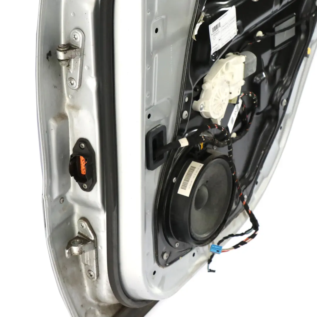 Tür Hinten Rechts Iridium Silber Metallic - 775 für Mercedes ML W164 mit Teilenummer A1647300805 Mercedes ML W164 Tür Hinten Rechts Iridium Silber Metallic - 775 - SKU A1647300805-IRS - Teilenummer A1647300805