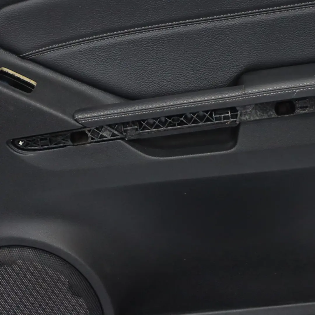 Hinten Rechts Tür Karte Dekor Streifen Schwarz Leder für Mercedes GL X164 mit Teilenummer A1647300870 Mercedes GL X164 Hinten Rechts Tür Karte Dekor Streifen Schwarz Leder - SKU A1647300870 - Teilenummer A1647300870