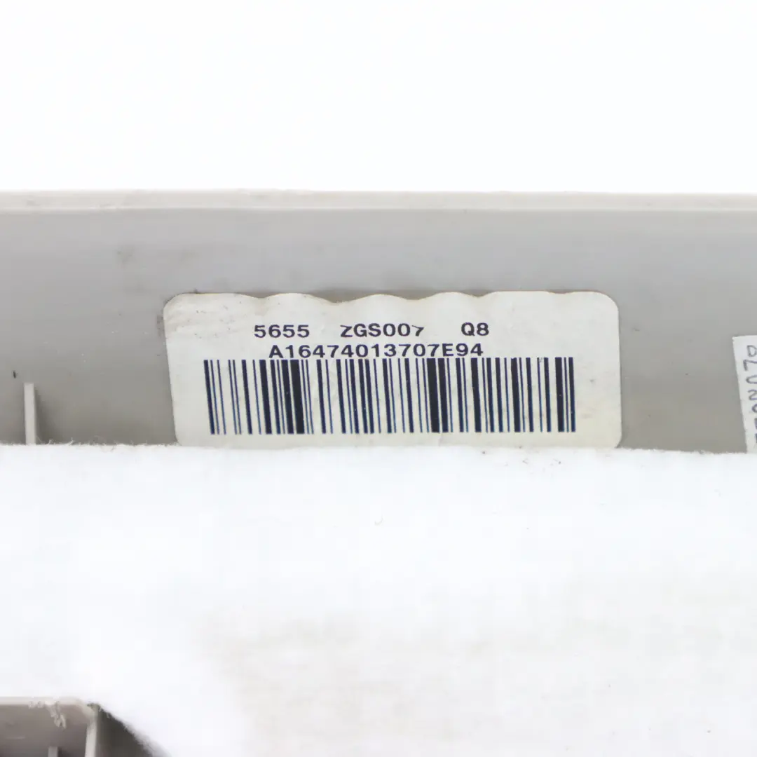 Listwa Klapy Bagażnika Górna Pokrywa Bagażnika do Mercedes GL X164 o numerze A1647401370 Mercedes GL X164 Listwa Klapy Bagażnika Górna Pokrywa Bagażnika - SKU A1647401370 - Numer Części A1647401370