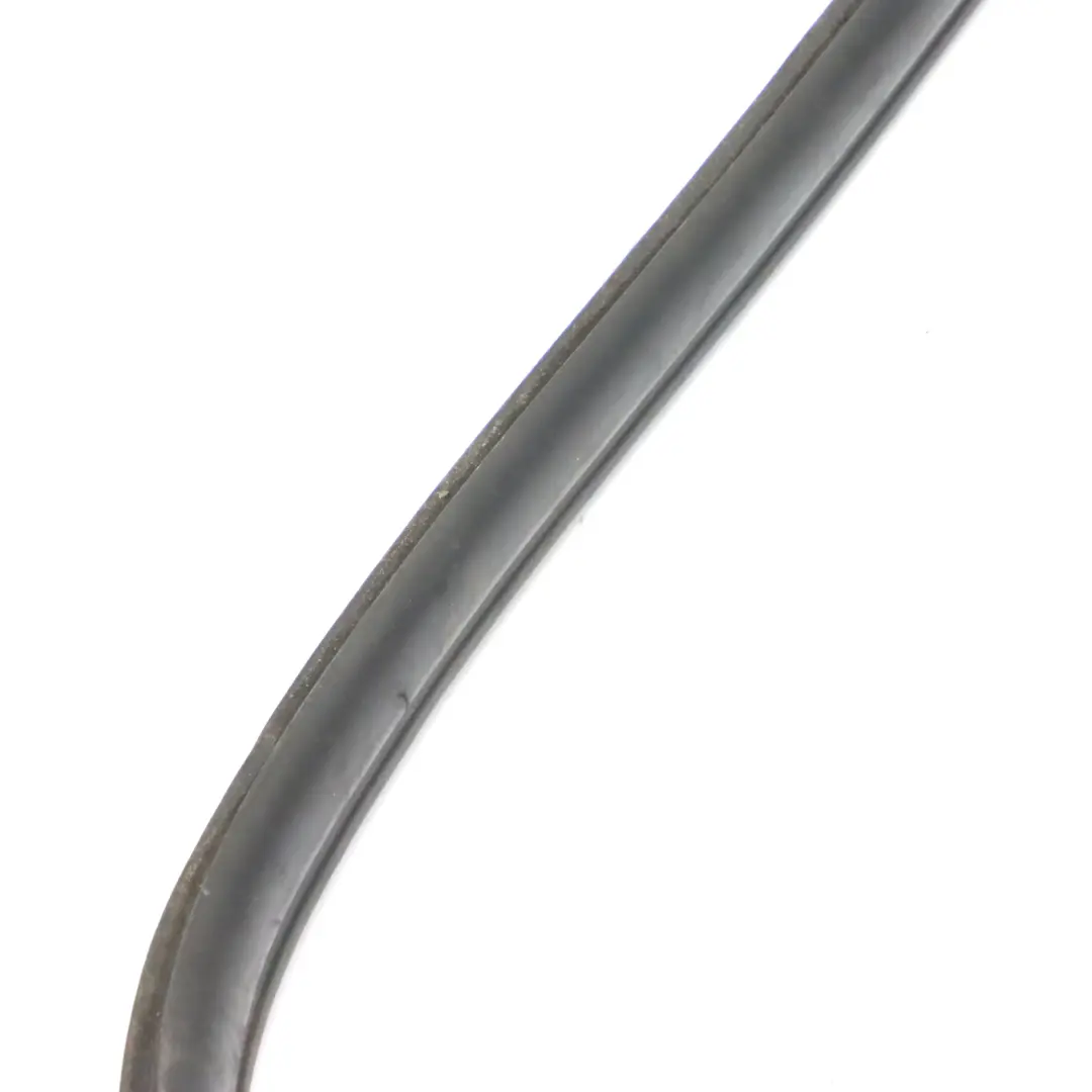 Heck Klappen Dichtung Gummi Streifen für Mercedes X164 mit Teilenummer A1647401378 Mercedes X164 Heck Klappen Dichtung Gummi Streifen - SKU A1647401378 - Teilenummer A1647401378