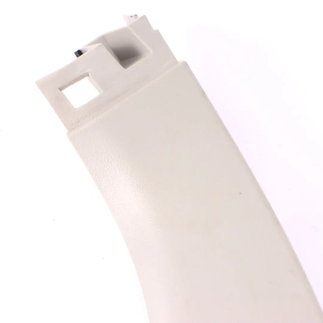 Embellecedor Tapa Maletero Trasero Izquierdo Beige para Mercedes X164 con número de pieza A1647401570 Mercedes X164 Embellecedor Tapa Maletero Trasero Izquierdo Beige - SKU A1647401570 - Número de pieza A1647401570