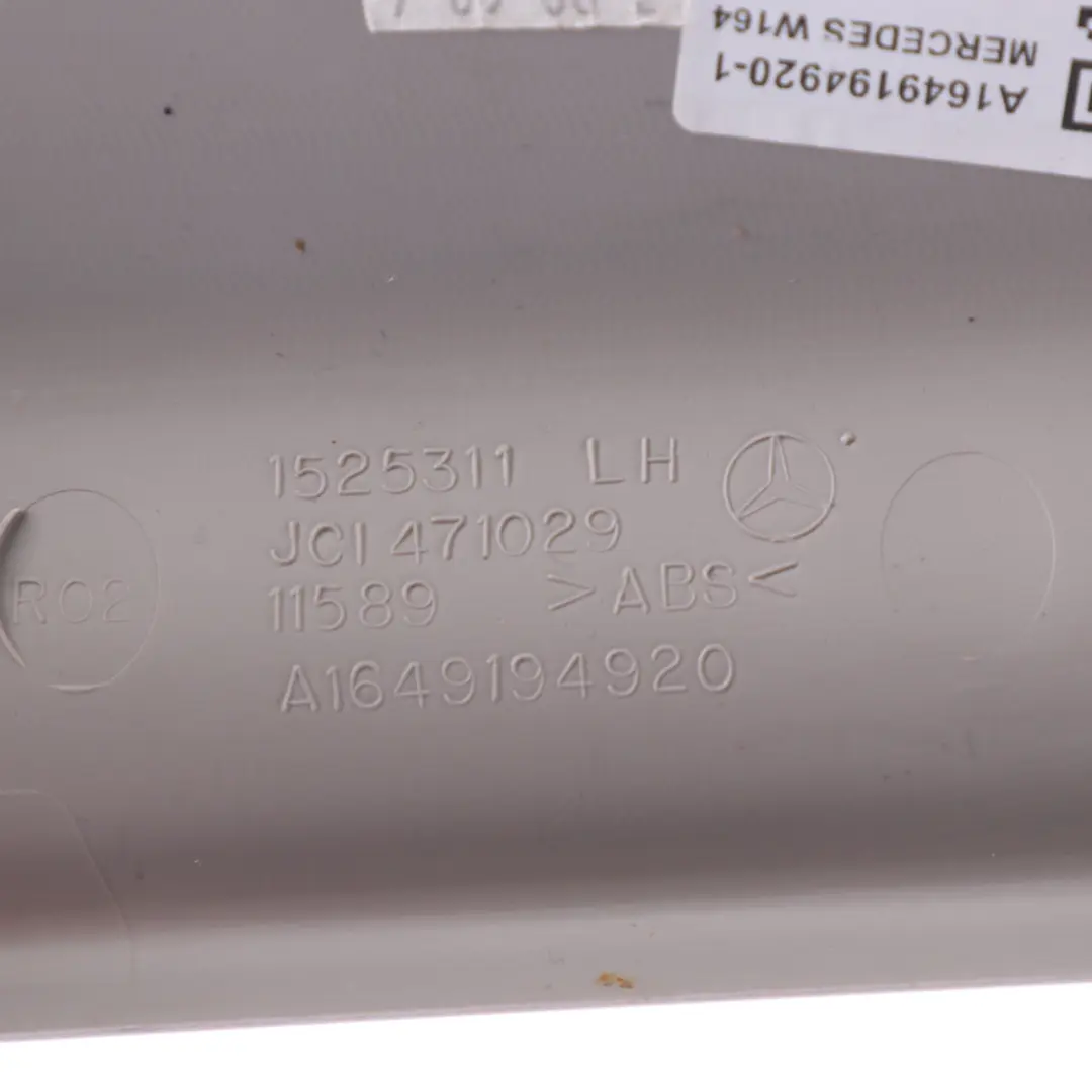 Osłona Szyny Fotela Przednia Lewa Zewnętrzna Szara do Mercedes ML W164 o numerze A1649194920 Mercedes ML W164 Osłona Szyny Fotela Przednia Lewa Zewnętrzna Szara - SKU A1649194920-1 - Numer Części A1649194920