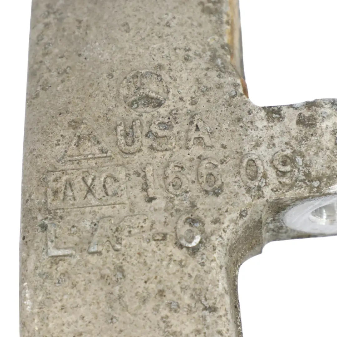 Snodo dello sterzo Mercedes ML W166 4matic Porta anteriore sinistro per con numero di parte A1663300920 Snodo dello sterzo Mercedes ML W166 4matic Porta anteriore sinistro - SKU A1663300920 - Numero di parte A1663300920