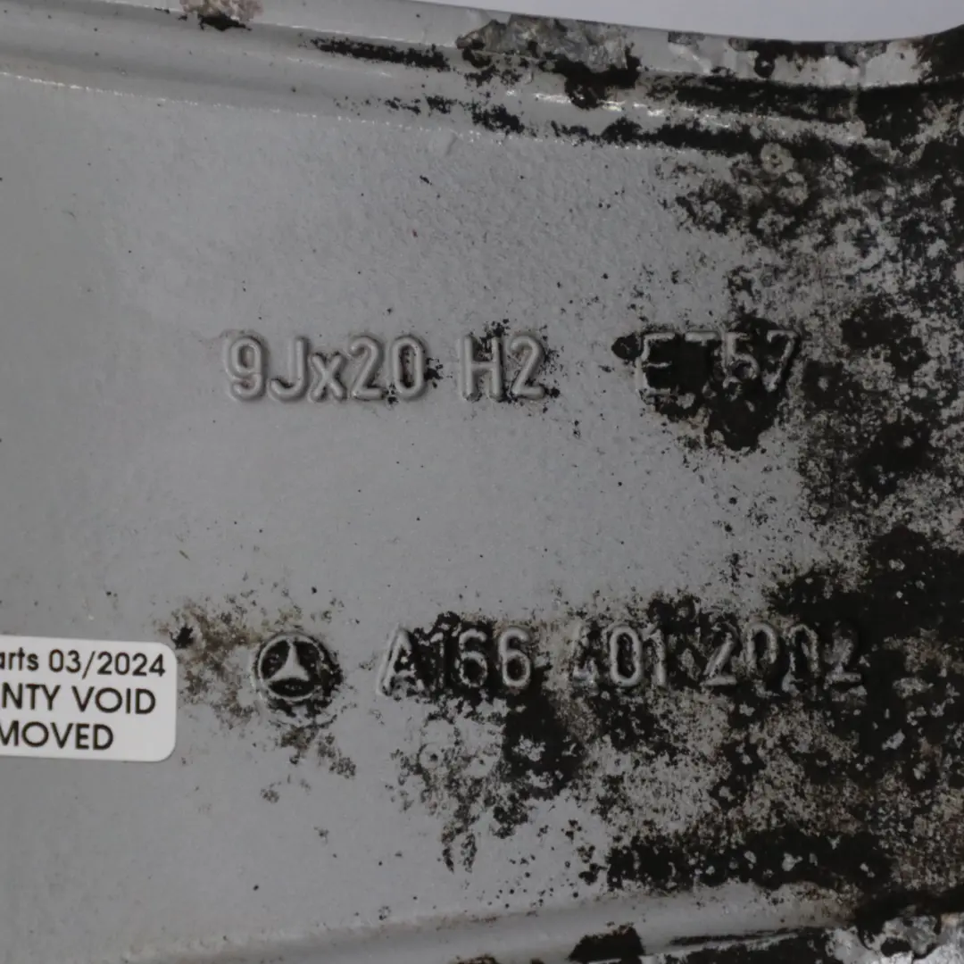 Jante en alliage AMG argent 20" 5 Spoke 9J ET:57 pour Mercedes ML W166 à propos du numéro de pièce A1664012002 Mercedes ML W166 Jante en alliage AMG argent 20" 5 Spoke 9J ET:57 - SKU A1664012002-2 - Numéro de pièce A1664012002