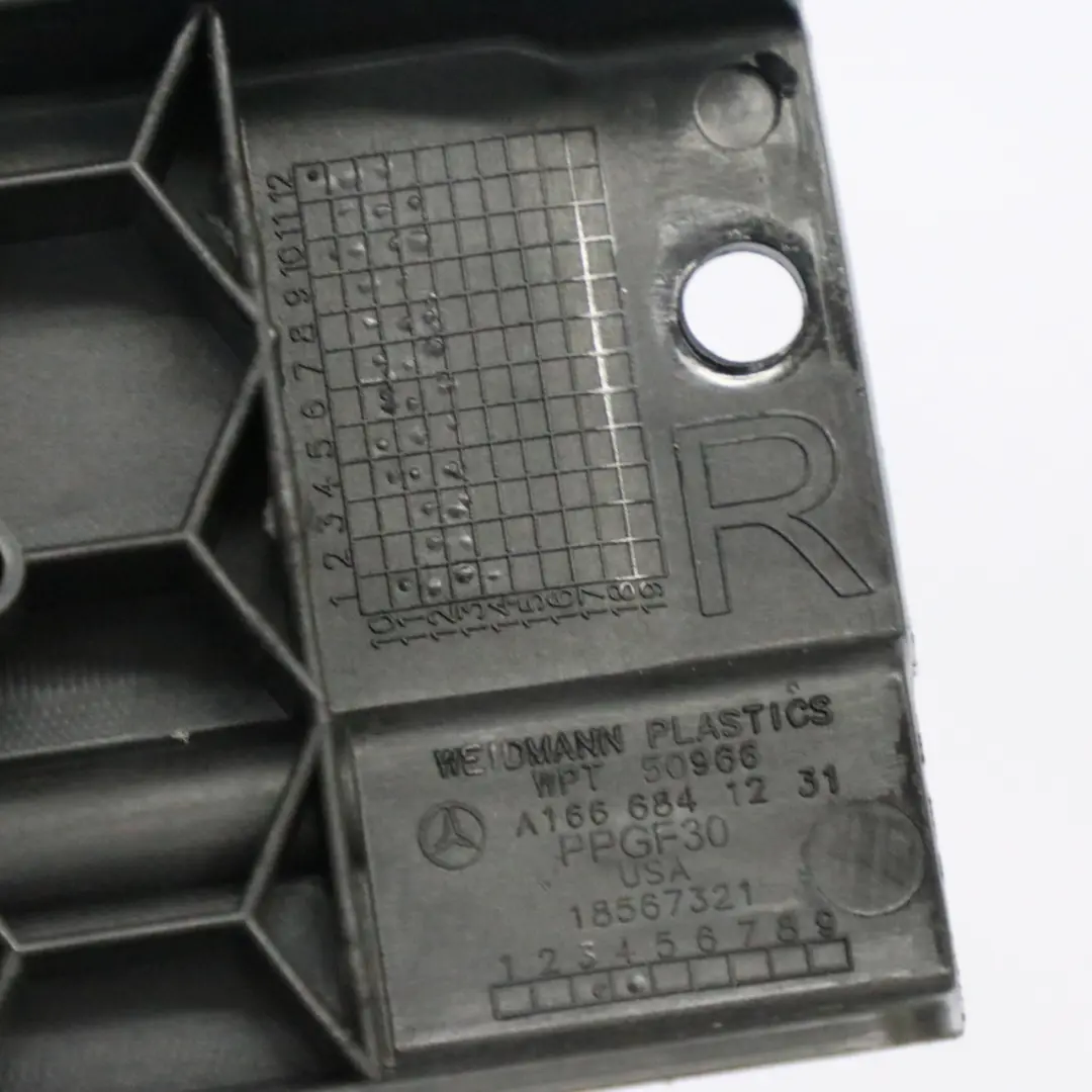 Soporte Consola Piso Mercedes W166 C292 Moldura De Maletero Derecha para con número de pieza A1666841231 Soporte Consola Piso Mercedes W166 C292 Moldura De Maletero Derecha - SKU A1666841231 - Número de pieza A1666841231