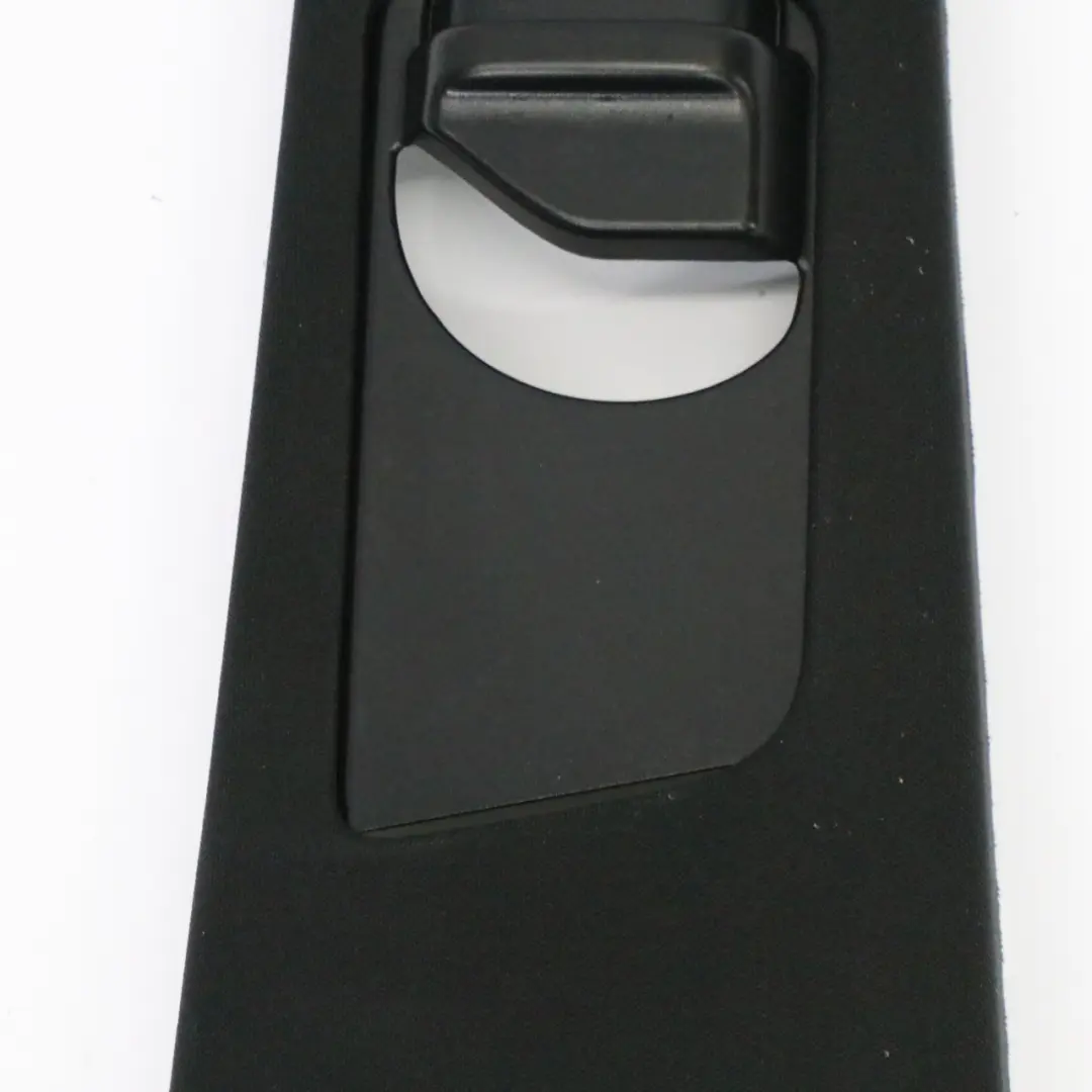 Couvre pilier B Mercedes ML W166 Garniture intérieure supérieure droite noire pour à propos du numéro de pièce A1666900425 Couvre pilier B Mercedes ML W166 Garniture intérieure supérieure droite noire - SKU A1666900425-1 - Numéro de pièce A1666900425